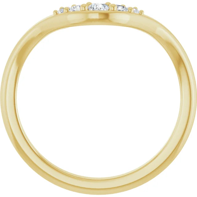 14K Yellow Gold Soft Curve with 1/6 Carat in Diamonds - Size 7